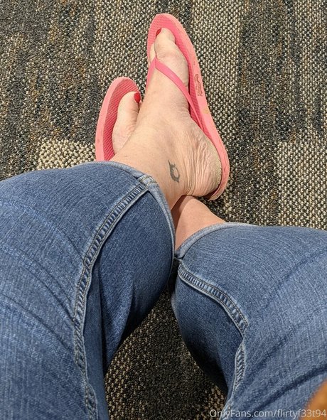 Foto di nudo di fuga di OnlyFans di Flirtyf33t94