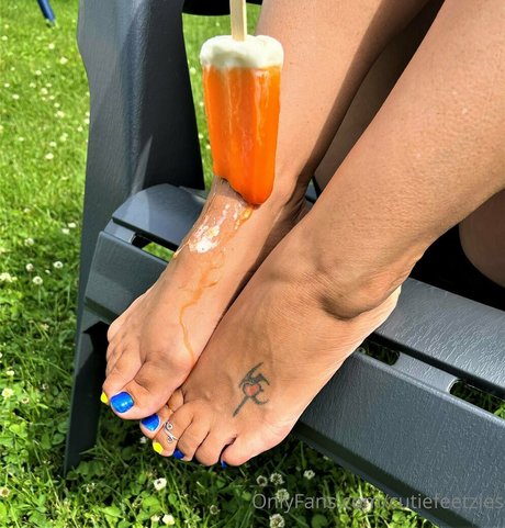Foto di nudo di fuga di OnlyFans di Cutiefeetzies