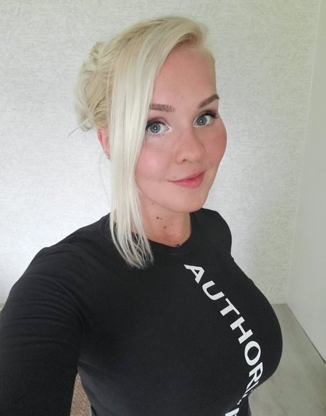 Foto di nudo di fuga di OnlyFans di Emilia Linden