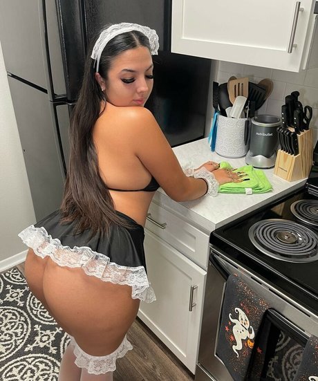 Foto di nudo di fuga di OnlyFans di Queennelainee