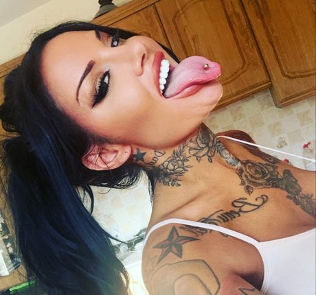 Foto di nudo di fuga di OnlyFans di Inkedupdoll