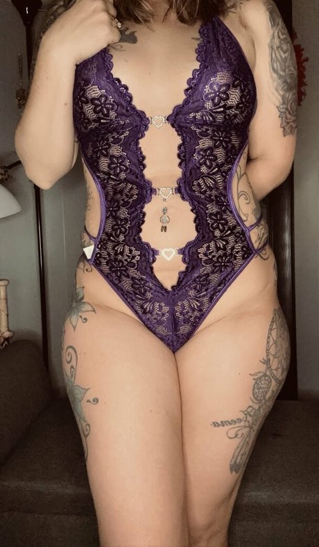 Foto di nudo di fuga di OnlyFans di Pillowprncss5984