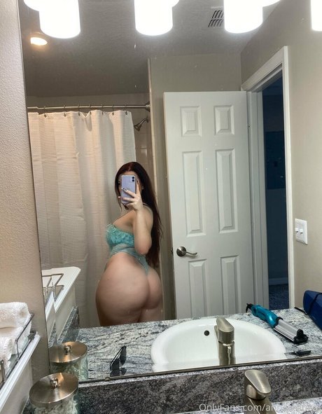 Foto di nudo di fuga di OnlyFans di Porcelainpeachx