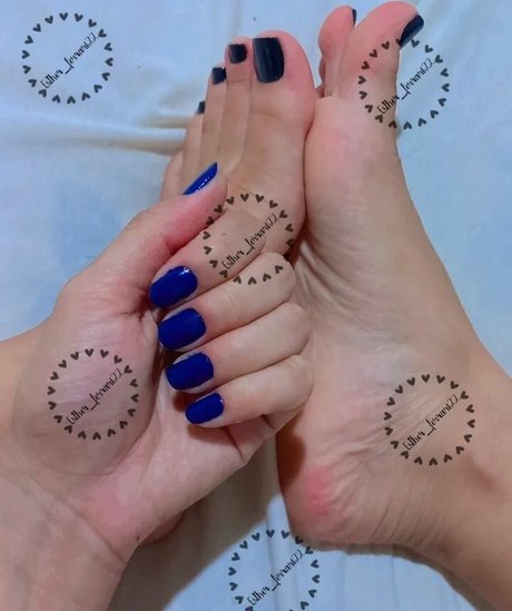 Foto di nudo di fuga di OnlyFans di Esther Ferrari