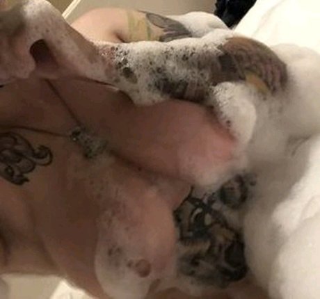 Foto di nudo di fuga di OnlyFans di Tattooedkhaosss
