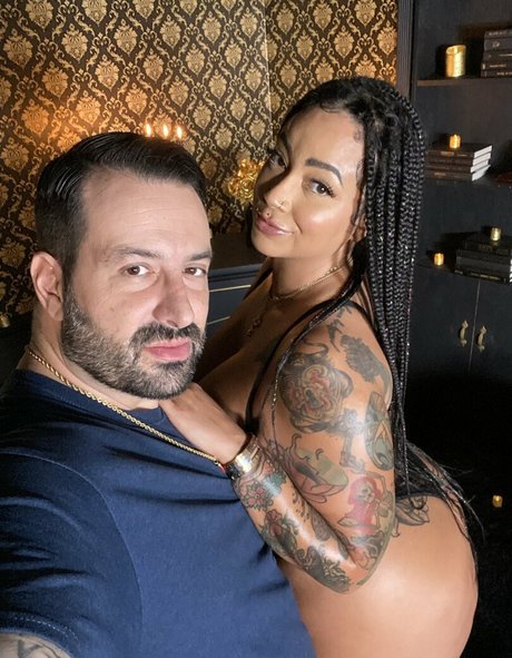Foto di nudo di fuga di OnlyFans di Bjrawcom  Gotfilledcom