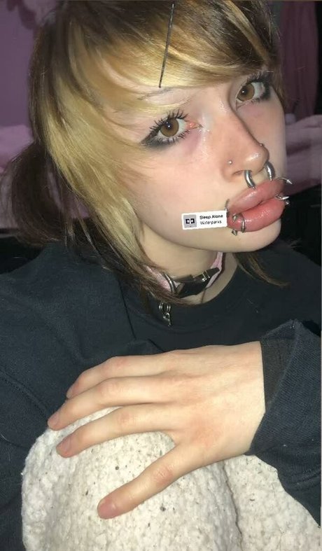 Foto di nudo di fuga di OnlyFans di Puppyxox