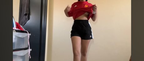Foto di nudo di fuga di OnlyFans di Momofebs
