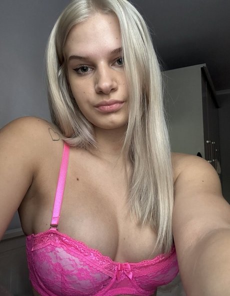 Foto di nudo di fuga di OnlyFans di Littletinyblonde