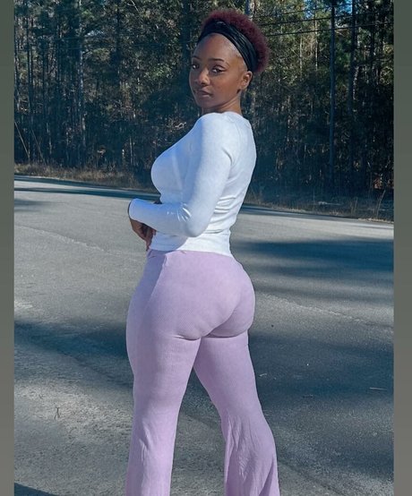 Foto di nudo di fuga di OnlyFans di Niyahmoeye