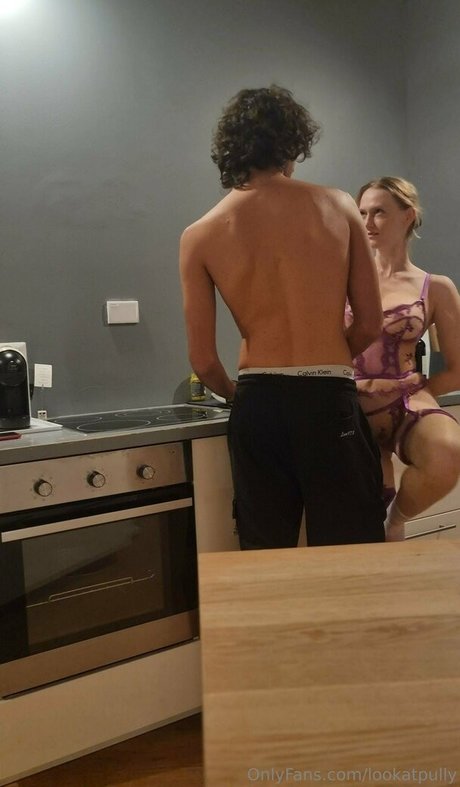 Foto di nudo di fuga di OnlyFans di Lookatpully