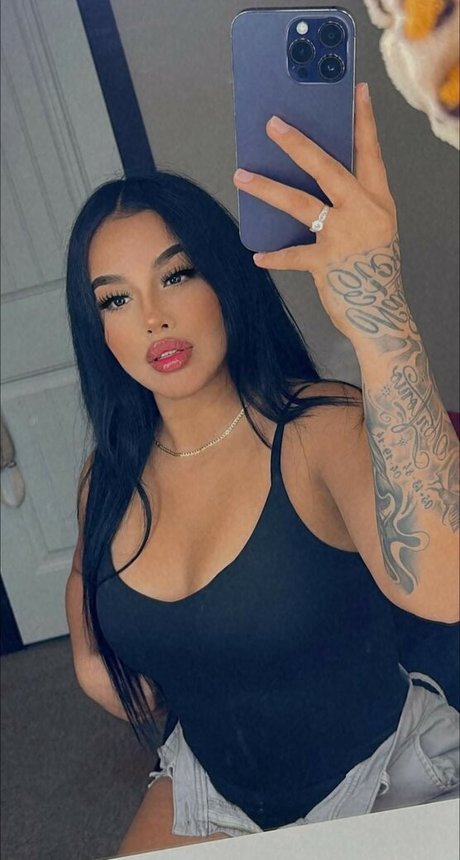 Foto di nudo di fuga di OnlyFans di Michefloresss1