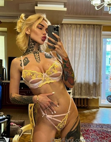 Foto di nudo di fuga di OnlyFans di Miafoxybae