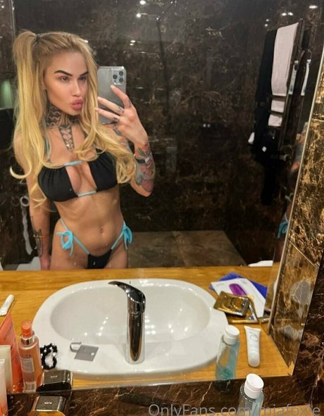 Foto di nudo di fuga di OnlyFans di Miafoxybae