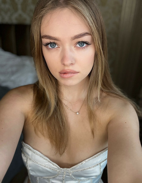 Foto di nudo di fuga di OnlyFans di Teen Mia