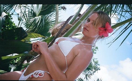 Foto di nudo di fuga di OnlyFans di Sailor Brinkley Cook