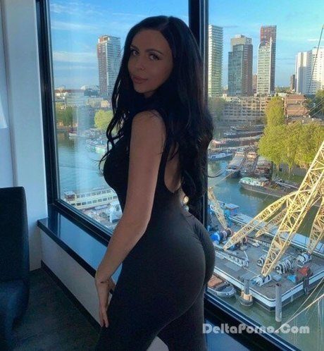 Foto di nudo di fuga di OnlyFans di Karolina Nella