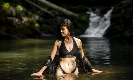 Foto di nudo di fuga di OnlyFans di Elektra Kirby