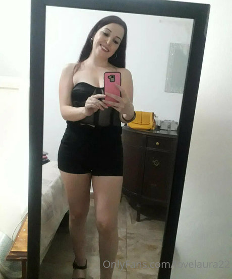 Foto di nudo di fuga di OnlyFans di Lovelaura22
