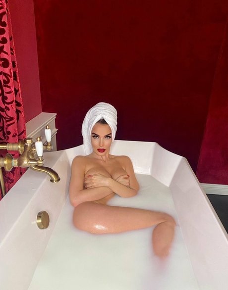 Foto di nudo di fuga di OnlyFans di Mistress Ultraviolence