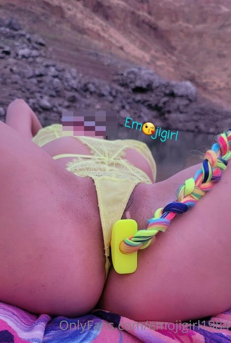 Emojigirl1984