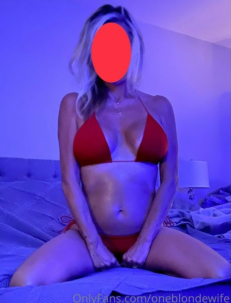 Foto di nudo di fuga di OnlyFans di Oneblondewife