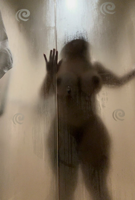 Foto di nudo di fuga di OnlyFans di Bimbointraining