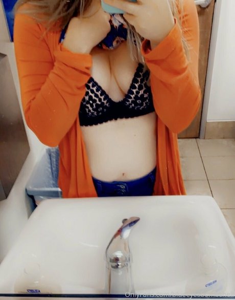 Foto di nudo di fuga di OnlyFans di Blueeyesbombshell