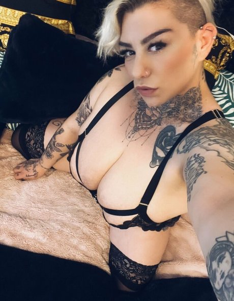 Foto di nudo di fuga di OnlyFans di Katiesummer222