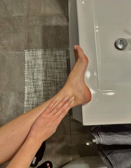 Foto di nudo di fuga di OnlyFans di Clomaj