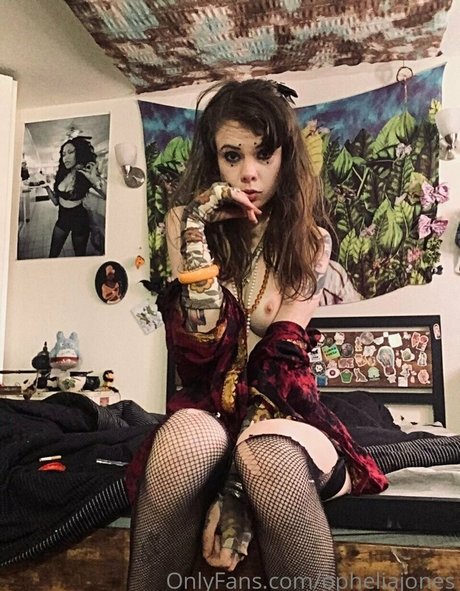 Foto di nudo di fuga di OnlyFans di Opheliajones