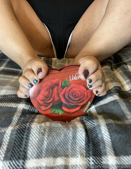 Foto di nudo di fuga di OnlyFans di Dizzykittenpaws