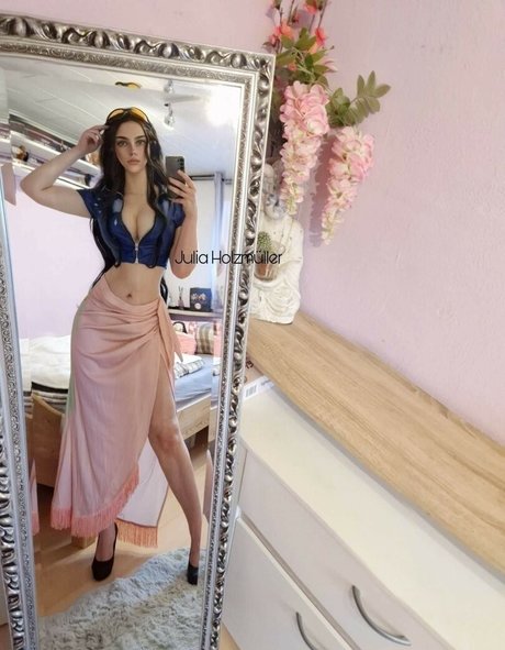 Foto di nudo di fuga di OnlyFans di Julia Holzmuller