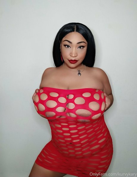 Foto di nudo di fuga di OnlyFans di Kurvykary