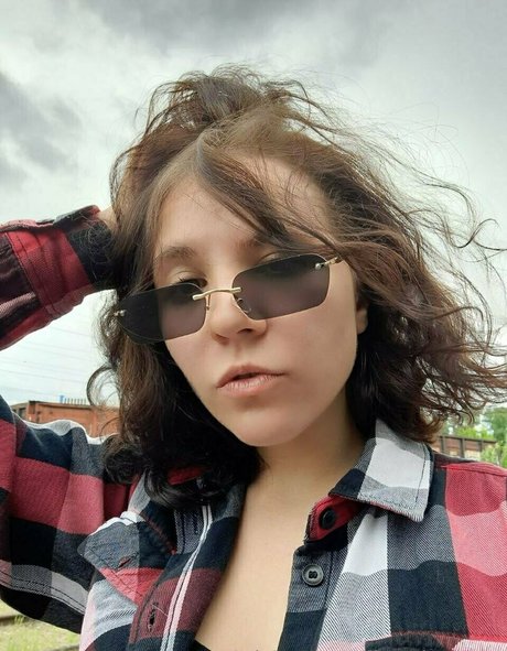 Foto di nudo di fuga di OnlyFans di Charmingdora