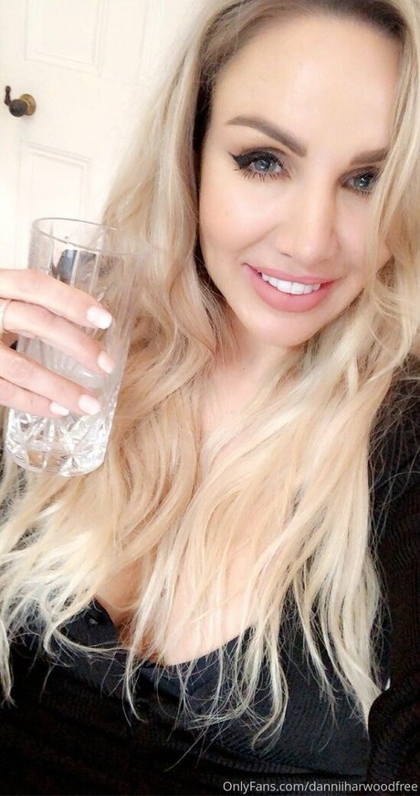 Foto di nudo di fuga di OnlyFans di Missdanniiharwood