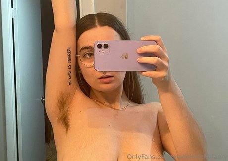Foto di nudo di fuga di OnlyFans di Madelinethefaery