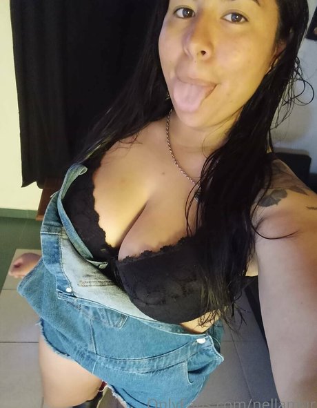 Foto di nudo di fuga di OnlyFans di Nellamur