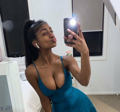 Foto di nudo di fuga di OnlyFans di Shreya Naidoo