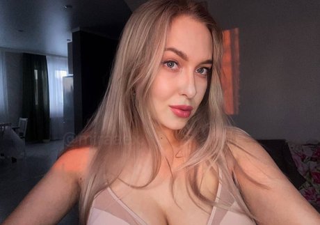 Foto di nudo di fuga di OnlyFans di Irinaaarun