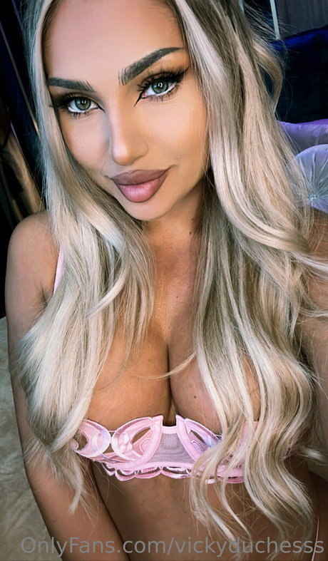 Foto di nudo di fuga di OnlyFans di Vickyduchesss
