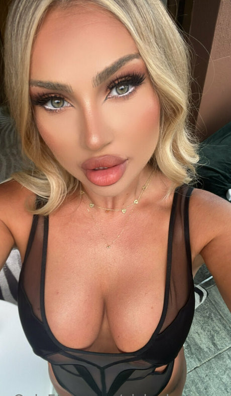 Foto di nudo di fuga di OnlyFans di Vickyduchesss