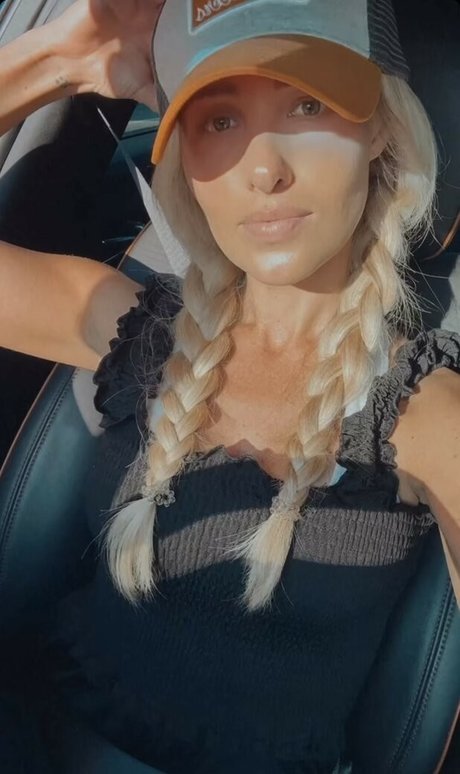 Foto di nudo di fuga di OnlyFans di Tomi Lahren
