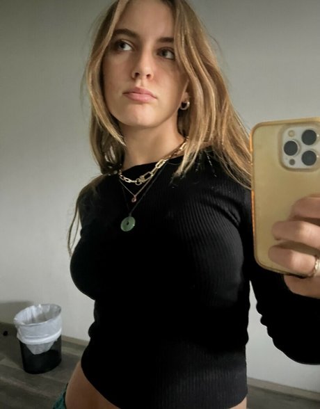 Foto di nudo di fuga di OnlyFans di Emmawalkerx