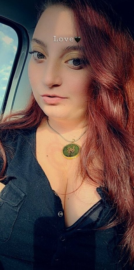 Sarahyournaughtygirl69