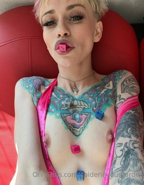 Foto di nudo di fuga di OnlyFans di Spiderinyourgarden