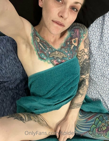 Foto di nudo di fuga di OnlyFans di Spiderinyourgarden