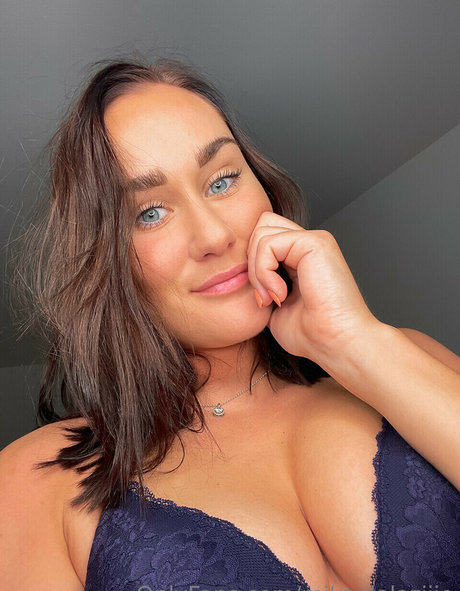 Foto di nudo di fuga di OnlyFans di Mikaelaburrito