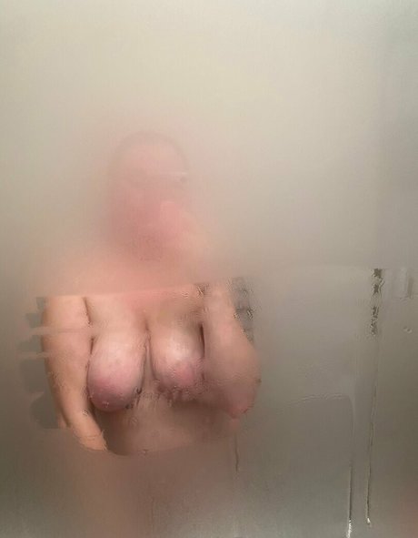 Foto di nudo di fuga di OnlyFans di Devikurr