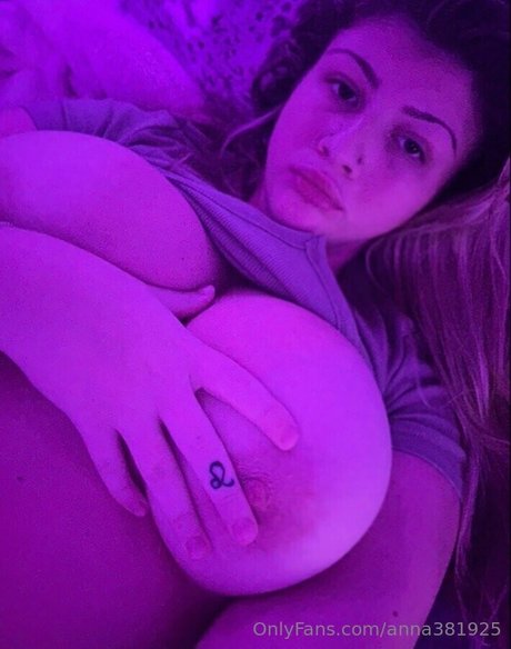 Foto di nudo di fuga di OnlyFans di Annaabaldwin